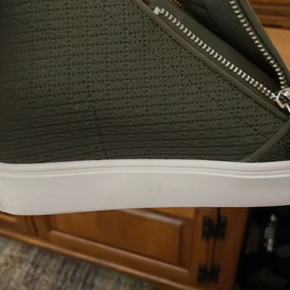 Sneakers - Picture 4 of 6
